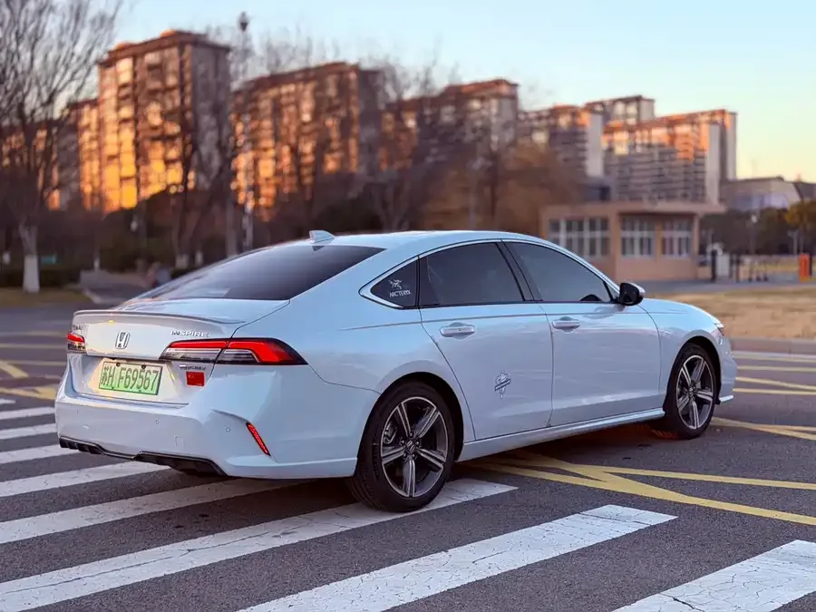 Honda Inspire PHEV Inship New Energy 2023 e:PHEV Smart Edition 2023 — миниатюра 2