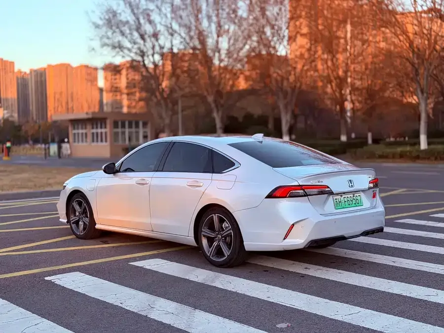 Honda Inspire PHEV Inship New Energy 2023 e:PHEV Smart Edition 2023 — миниатюра 4