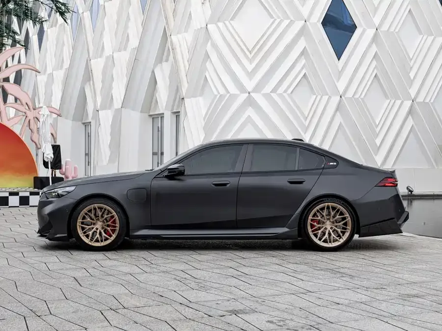 BMW M5 New Energy 2025 M5 2025 — миниатюра 2