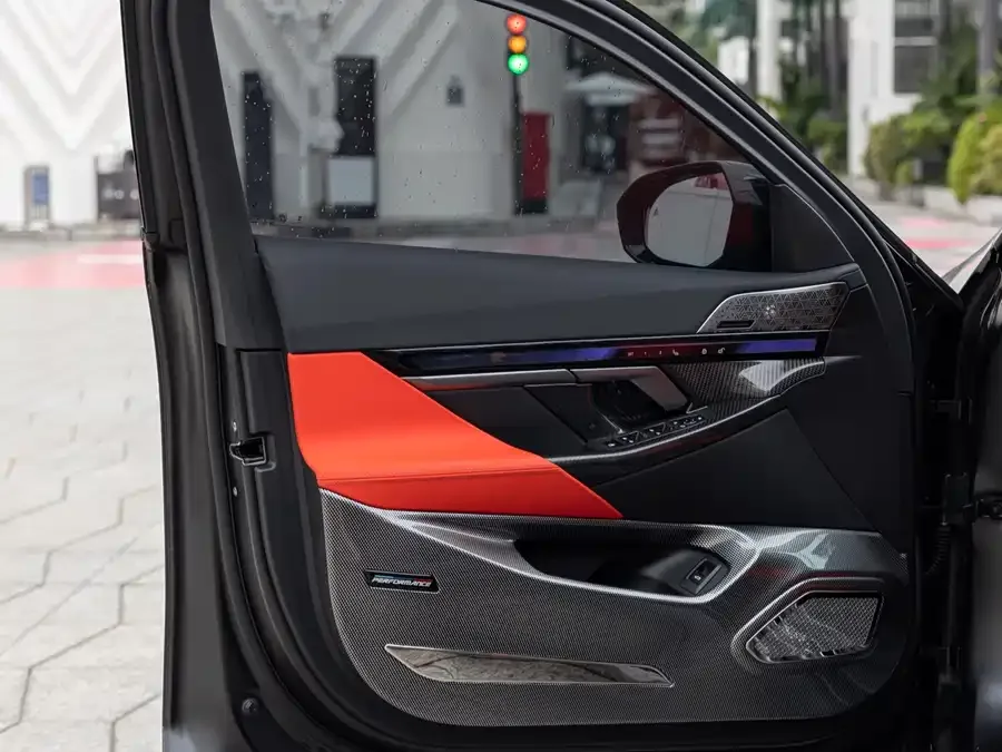 BMW M5 New Energy 2025 M5 2025 — миниатюра 4