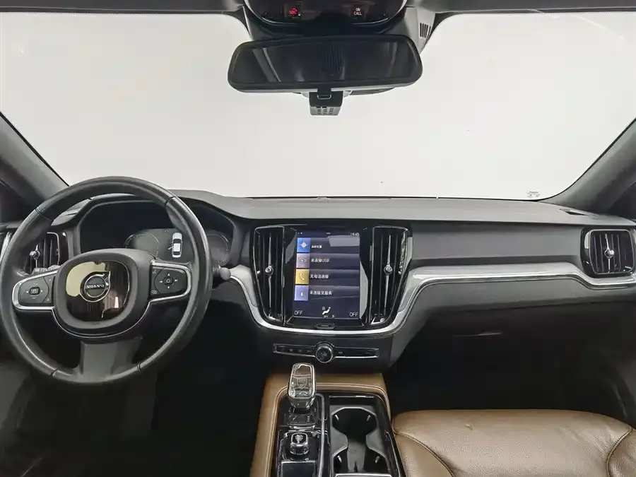 Volvo S60 plug-in hybrid Volvo S60 Plug-in Hybrid 2022 T8 E-Drive Hybrid 4WD Zhiyi Luxury Edition 2022 — миниатюра 2