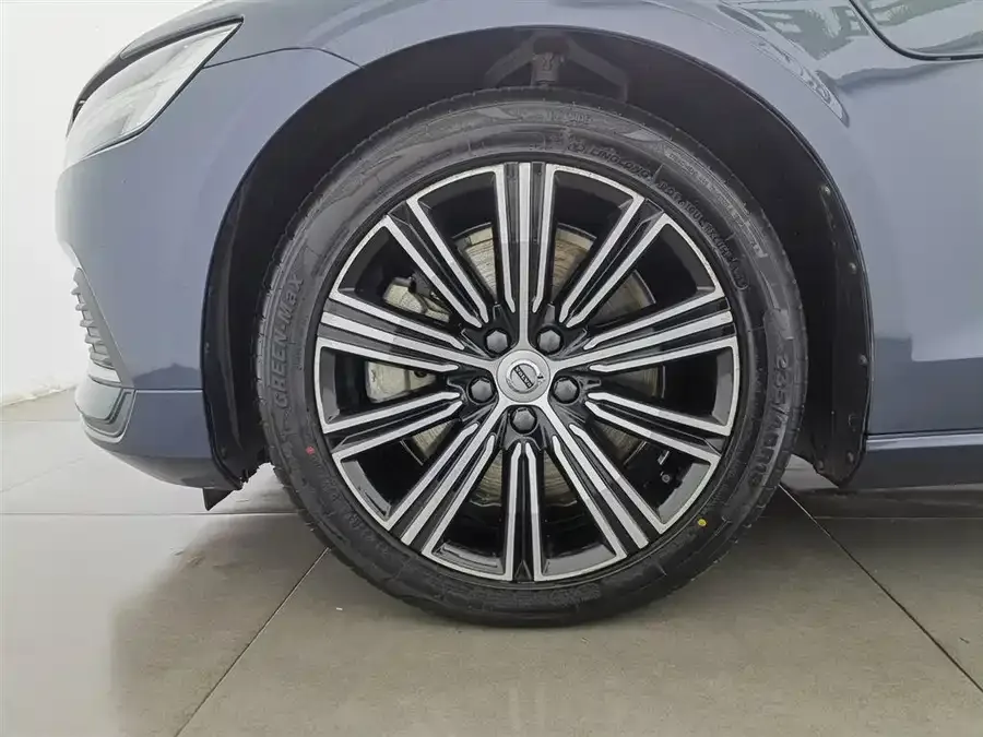 Volvo S60 plug-in hybrid Volvo S60 Plug-in Hybrid 2022 T8 E-Drive Hybrid 4WD Zhiyi Luxury Edition 2022 — миниатюра 5