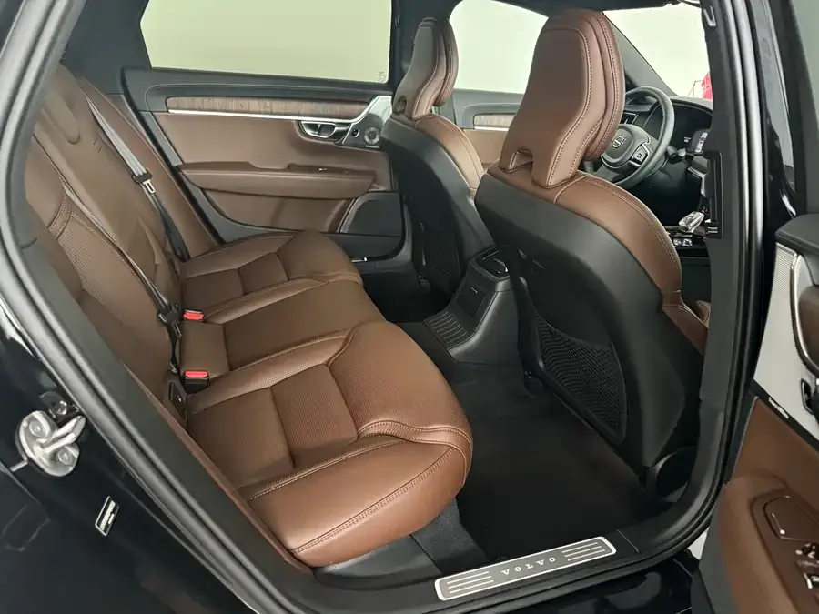 Volvo S90 plug-in hybrid Volvo S90 Plug-in Hybrid 2025 Plug-in Hybrid Four-wheel Drive Long-range Smart Luxury Edition 2024 — миниатюра 3