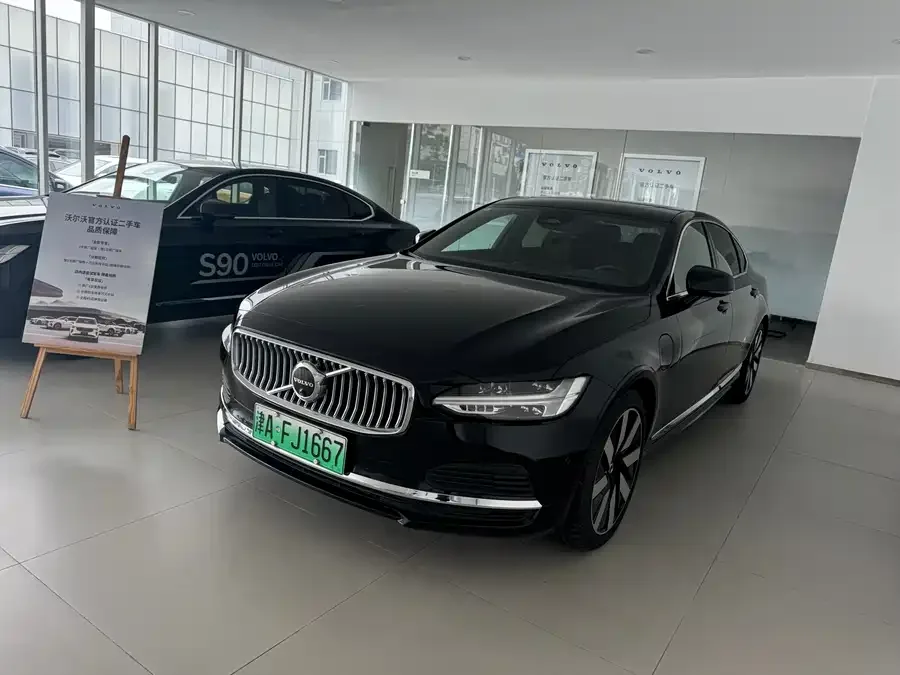 Volvo S90 plug-in hybrid 2024