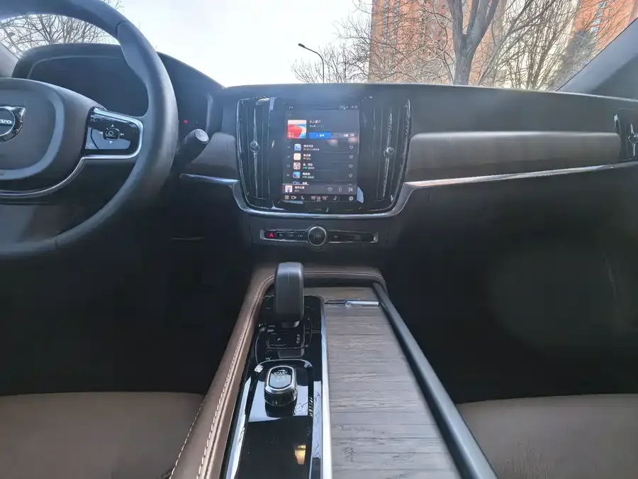 Volvo V90 2023 Cross Country B5 AWD Zhiyuan Edition 2023 — миниатюра 5