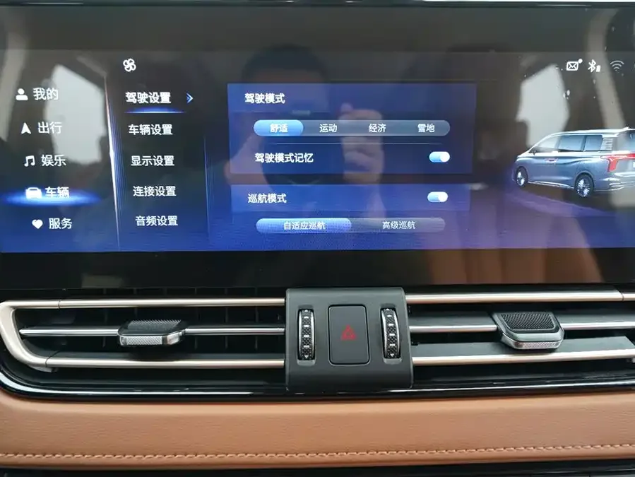 Hongqi HQ9 Hongqi HQ9 2023 2.0T Zhilian Qichang Edition 2024 — миниатюра 3