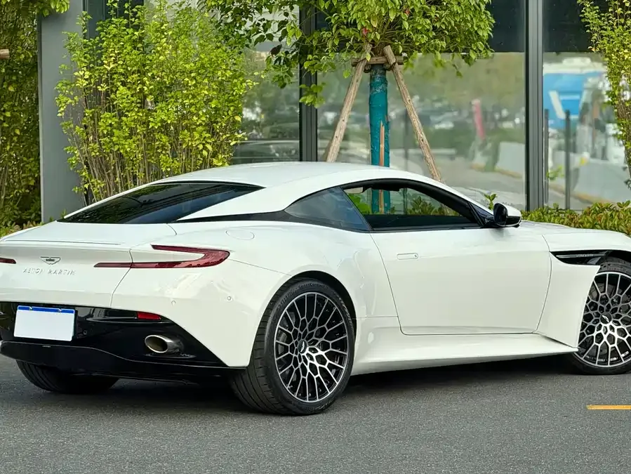Aston Martin DB12 2023 4.0T V8 Coupe 2024 — миниатюра 2