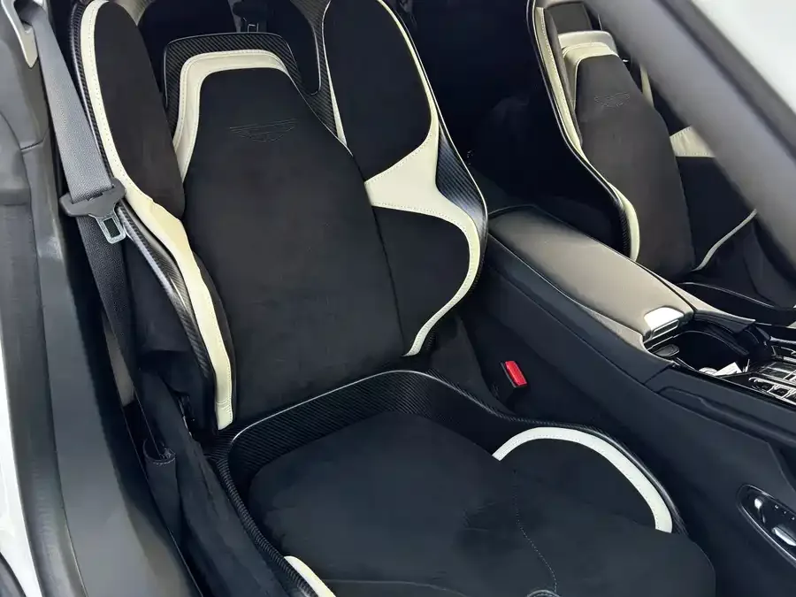 Aston Martin DB12 2023 4.0T V8 Coupe 2024 — миниатюра 3