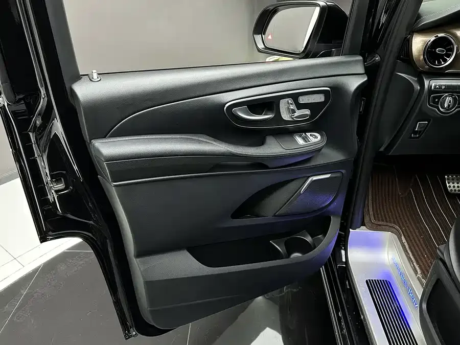Mercedes-Benz Class V Mercedes-Benz V-Class 2022 V 260 L Long Wheelbase Luxury Edition 2022 — миниатюра 4