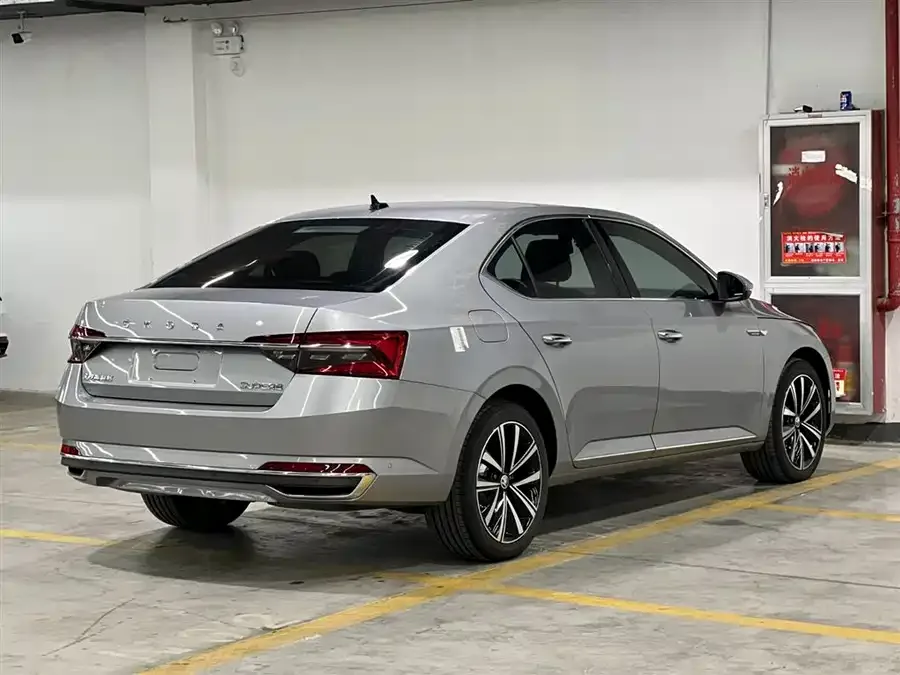 Skoda SuperB Superpa 2024 TSI280 DSG Exclusive Edition 2024 — миниатюра 2