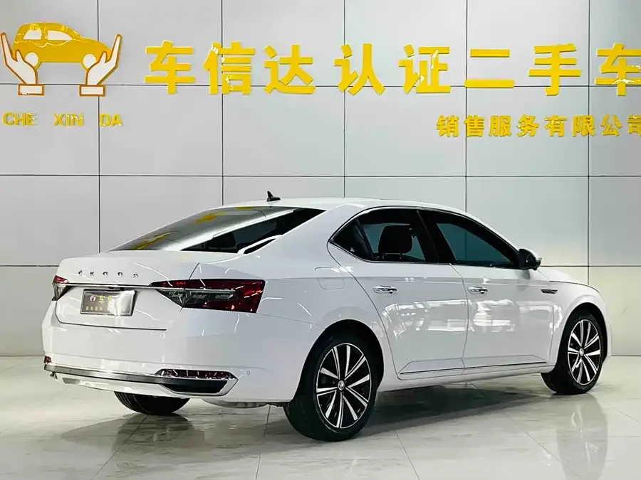 Skoda SuperB Super 2021 TSI330 DSG Comfort Edition 2022 — миниатюра 3