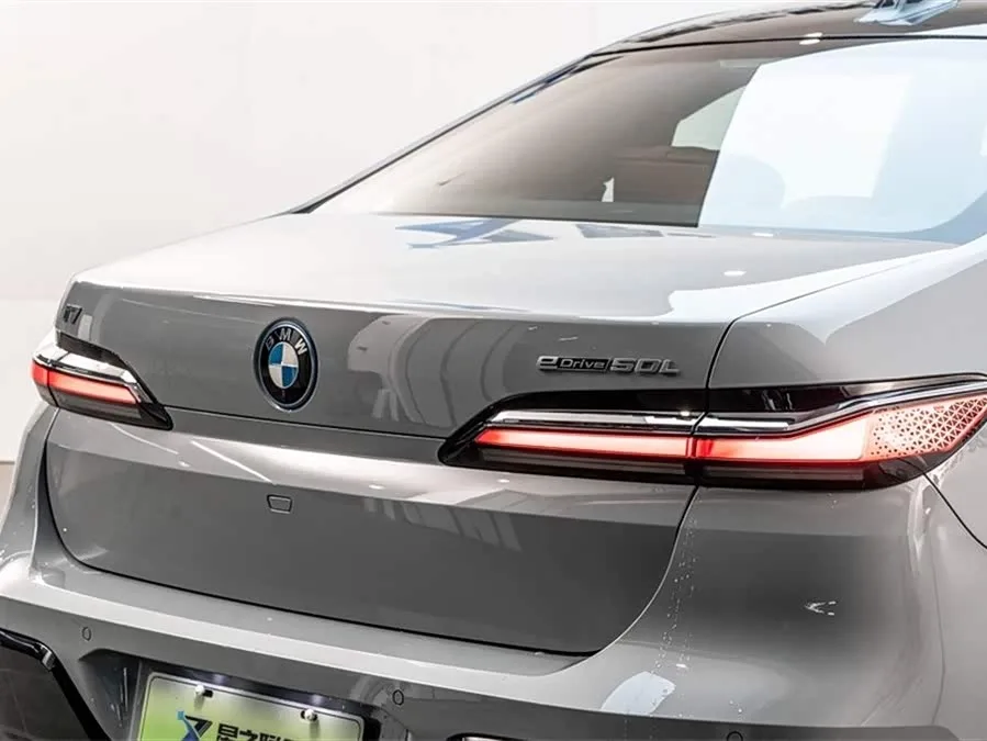 BMW i7 2023 eDrive50L Exclusive M Sports Package 2026 — миниатюра 3