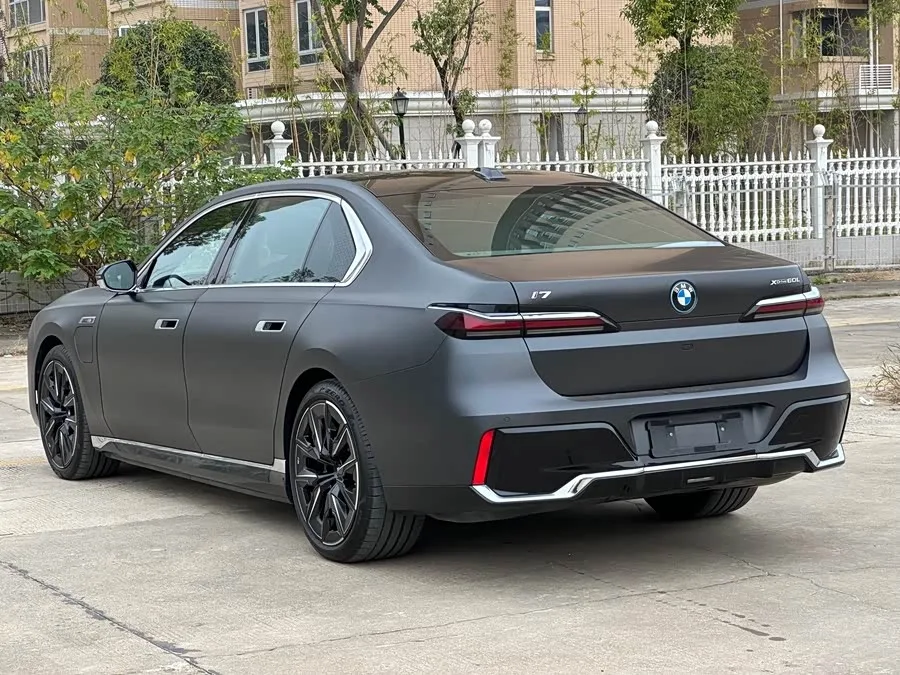 BMW i7 2023 eDrive50L Exclusive M Sports Package 2023 — миниатюра 3