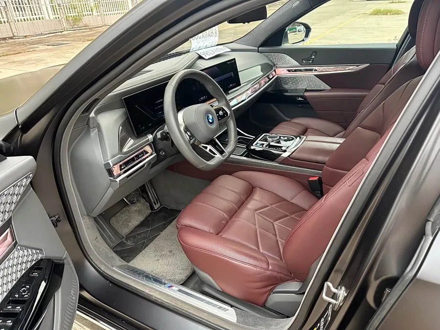BMW i7 2023 eDrive50L Exclusive M Sports Package 2023 — миниатюра 4