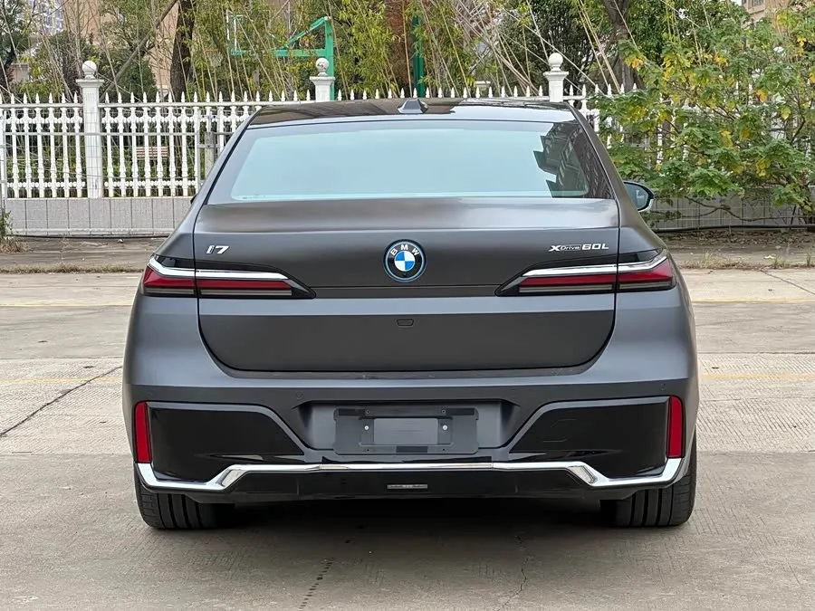 BMW i7 2023 eDrive50L Exclusive M Sports Package 2023 — миниатюра 5