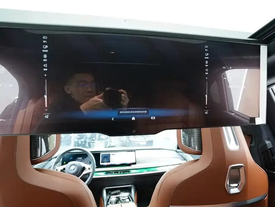 BMW i7 2023 xDrive60L Luxury Package 2024 — миниатюра 5