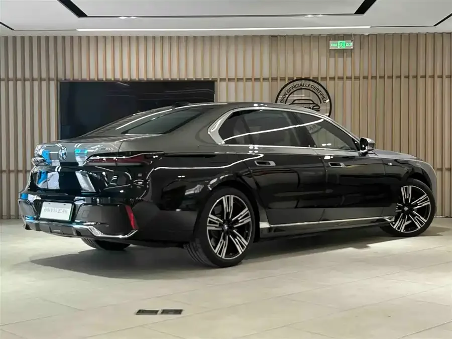 BMW i7 2023 xDrive60L M Sport Package 2024 — миниатюра 2