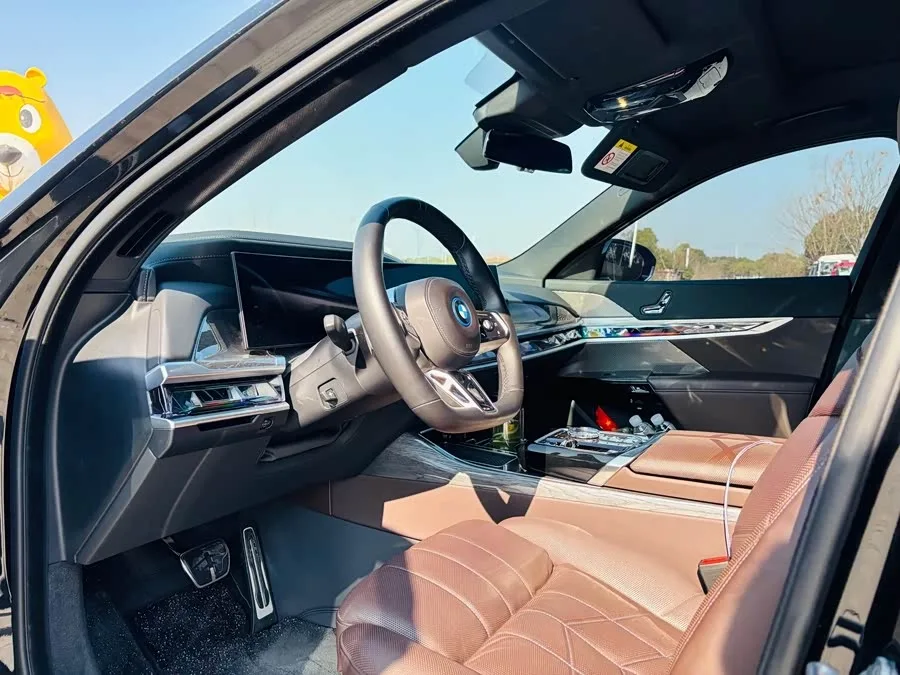 BMW i7 2023 eDrive50L Exclusive M Sports Package 2023 — миниатюра 2