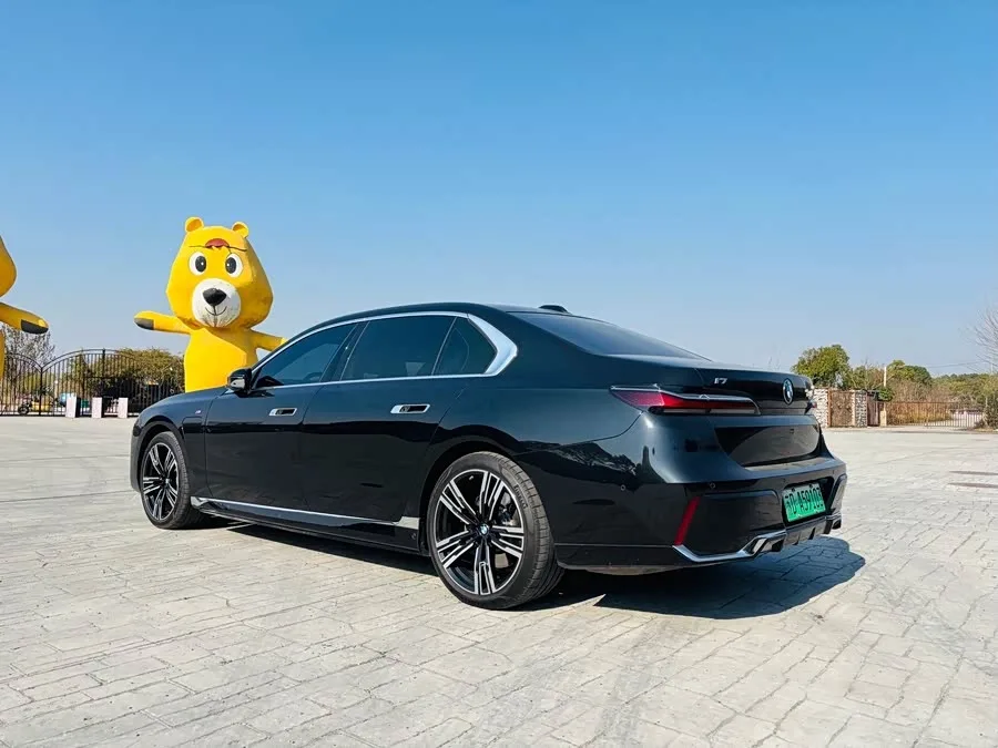 BMW i7 2023 eDrive50L Exclusive M Sports Package 2023 — миниатюра 4
