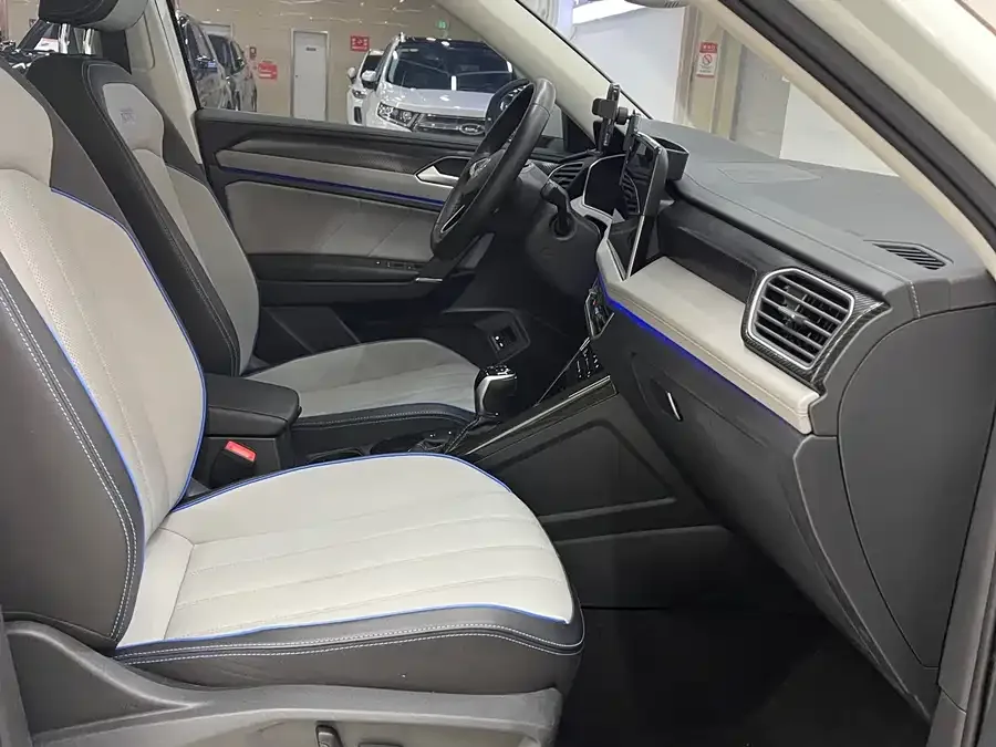 Volkswagen Tayron GTE plug-in hybrid Tanyue GTE plug-in hybrid 2023 280TSI 5th Anniversary Edition 2023 — миниатюра 3