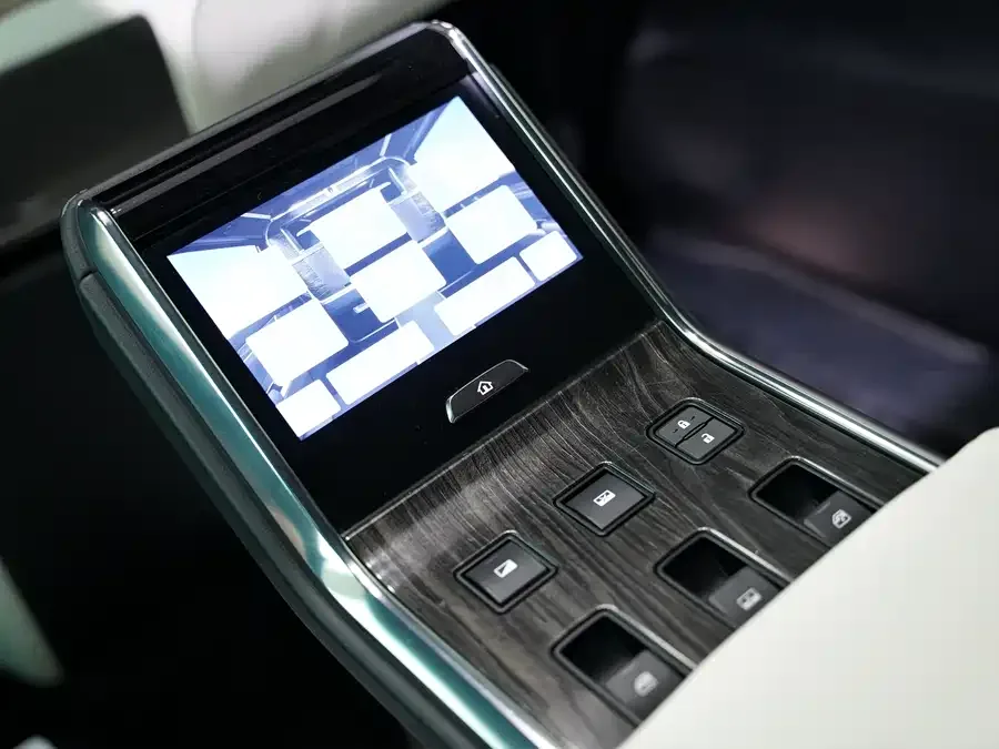 Lexus LM 2020 300h Four-seat Royal Edition 2022 — миниатюра 5