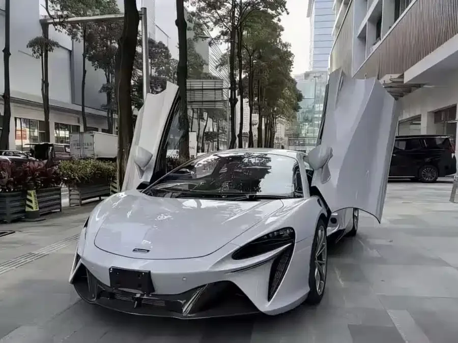 McLaren Artura 2025