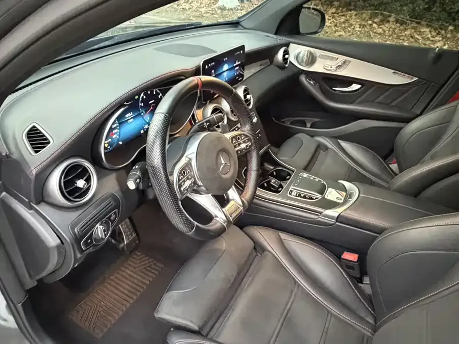 Mercedes-Benz GLC Coupe AMG Mercedes-Benz GLC Coupe AMG 2022 AMG GLC 43 4MATIC Coupe SUV 2022 — миниатюра 3