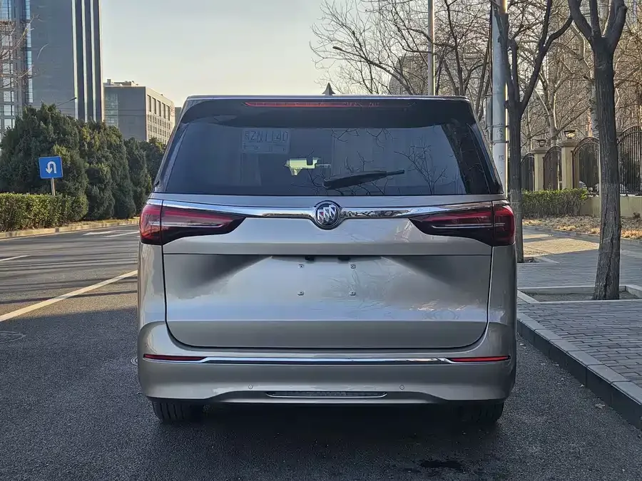 Buick GL8 2023 ES Lu Zun Smart Flagship 2023 — миниатюра 2