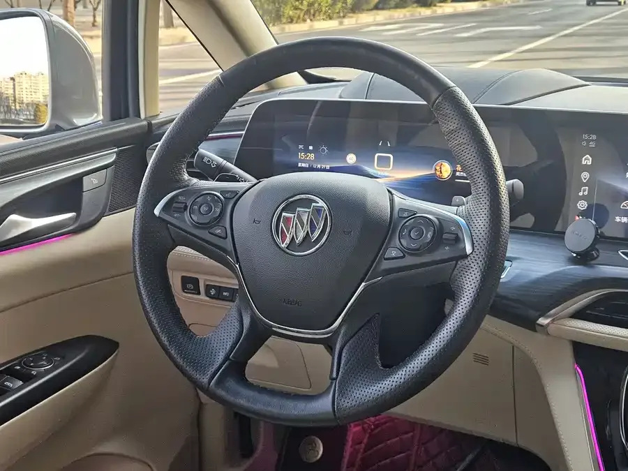 Buick GL8 2023 ES Lu Zun Smart Flagship 2023 — миниатюра 3