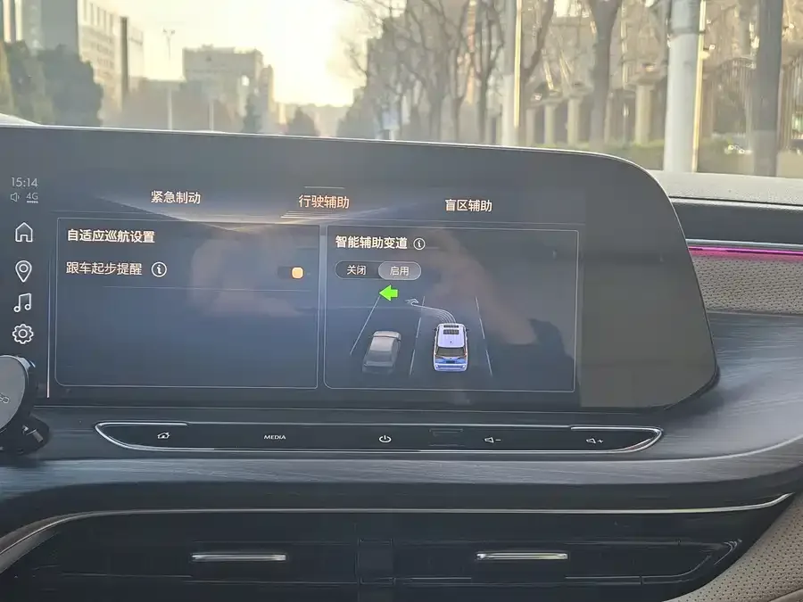 Buick GL8 2023 ES Lu Zun Smart Flagship 2023 — миниатюра 5