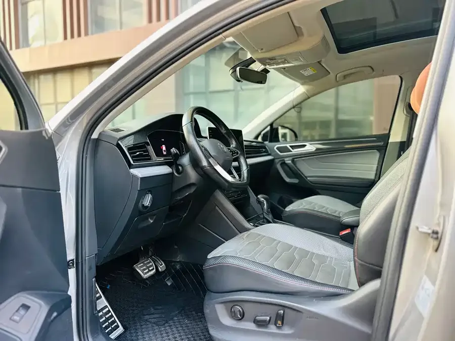 Volkswagen Tiguan X Tiguan X 2021 330TSI 2WD Flagship Edition 2022 — миниатюра 4