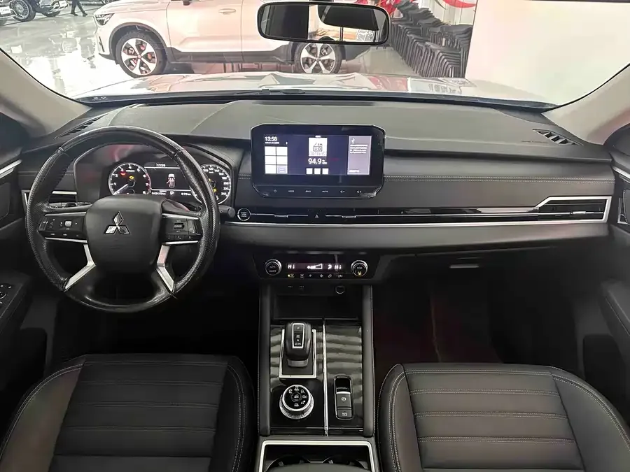 Mitsubishi Outlander Outlander 2023 1.5T CVT four-wheel drive excellence version 5 seats 2023 — миниатюра 3