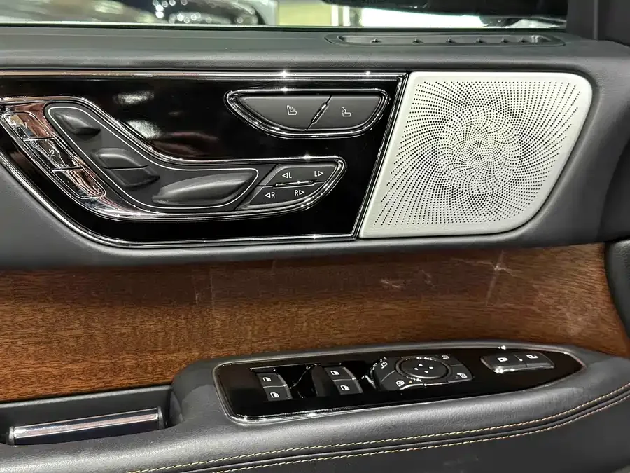 Lincoln Navigator Navigator 2022 3.5T Centennial Limited Edition 2023 — миниатюра 4