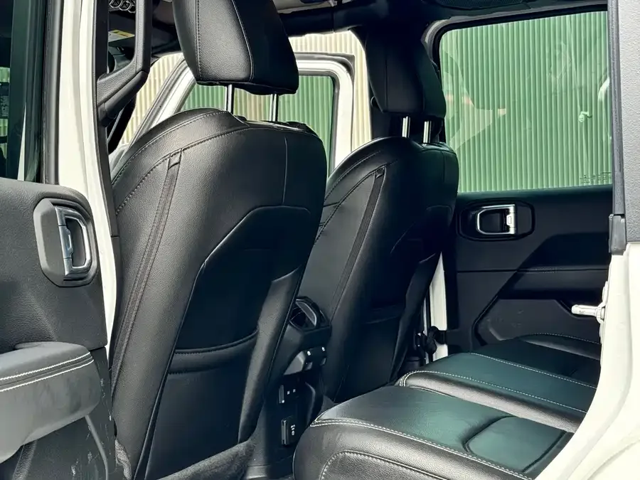 Jeep Wrangler New Energy Wrangler New Energy 2021 Four-Door 2.0T 4xe Sahara 2022 — миниатюра 2