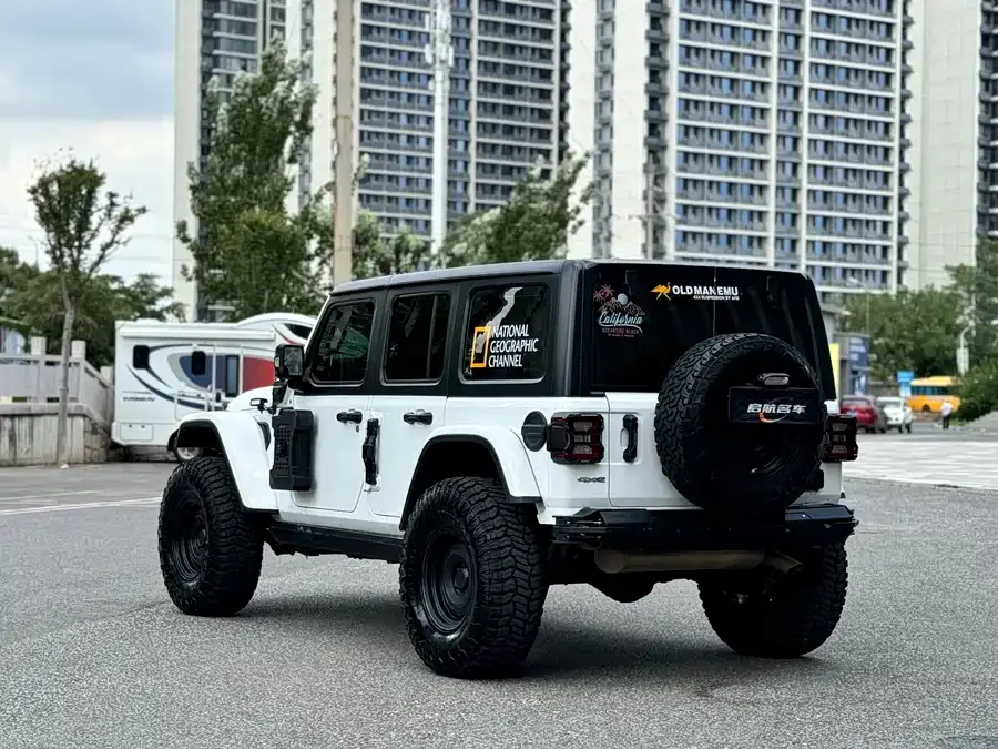 Jeep Wrangler New Energy Wrangler New Energy 2021 Four-Door 2.0T 4xe Sahara 2022 — миниатюра 3