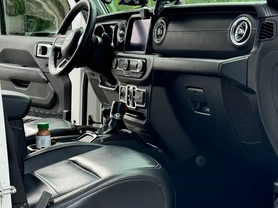 Jeep Wrangler New Energy Wrangler New Energy 2021 Four-Door 2.0T 4xe Sahara 2022 — миниатюра 5