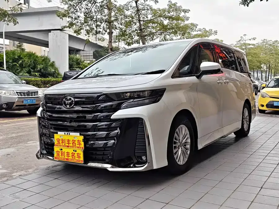 Toyota Crown Vellfire 2025