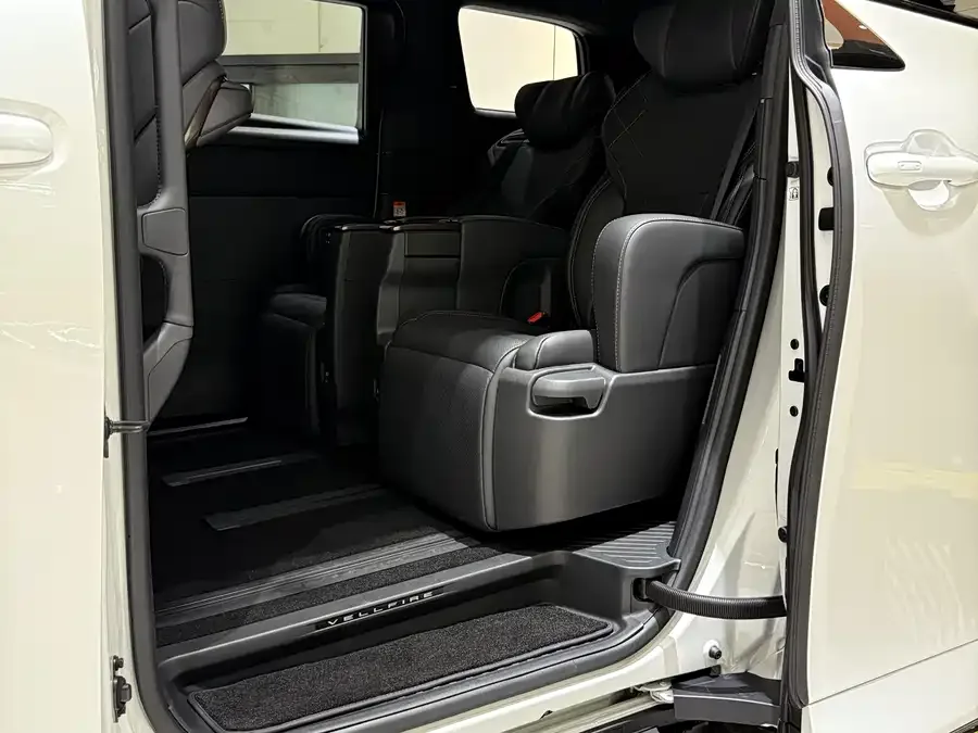 Toyota Crown Vellfire Vellfire 2025 Crown Hybrid 2.5L Ink Gold Executive Edition 2025 — миниатюра 2