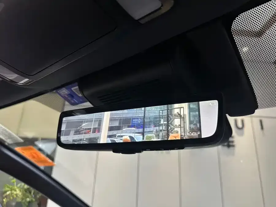 Toyota Crown Vellfire Vellfire 2025 Crown Hybrid 2.5L Ink Gold Executive Edition 2025 — миниатюра 3