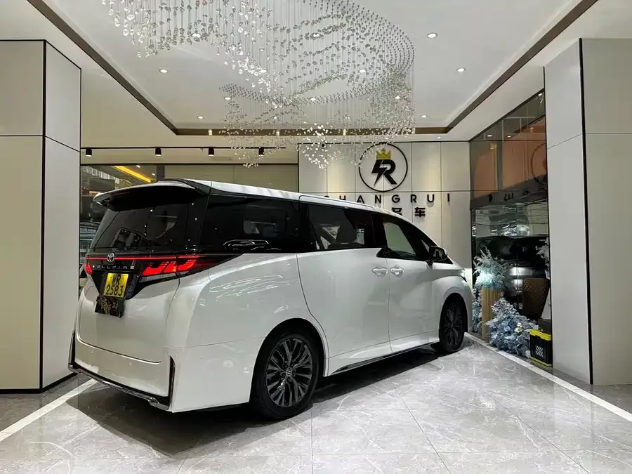 Toyota Crown Vellfire Vellfire 2025 Crown Hybrid 2.5L Ink Gold Executive Edition 2025 — миниатюра 5