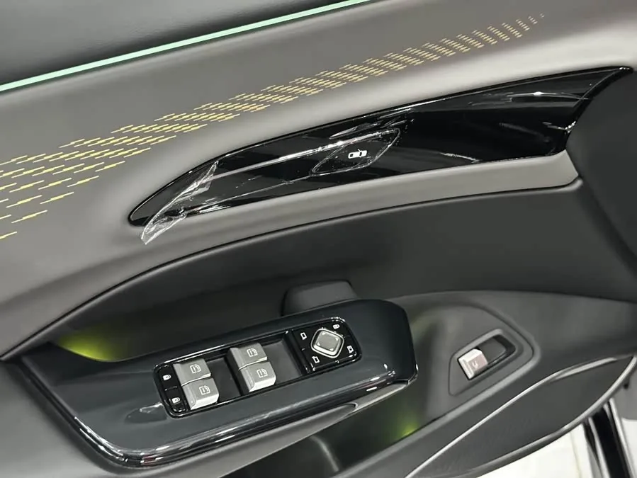 Hongqi EH7 Hongqi EH7 2024 820 Pro 2024 — миниатюра 2