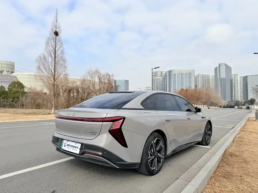 Hongqi EH7 Hongqi EH7 2024 760 Pro+ 4WD version 2024 — миниатюра 3