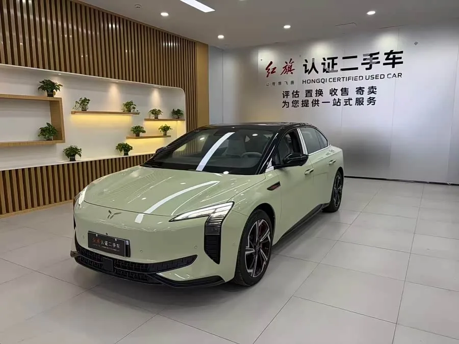 Hongqi EH7 2025