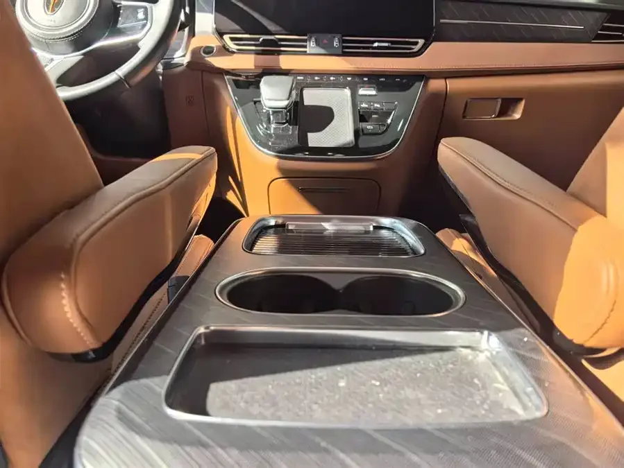 Hongqi HQ9 PHEV Hongqi HQ9 PHEV 2024 2.0T 4WD Business Edition 2024 — миниатюра 5