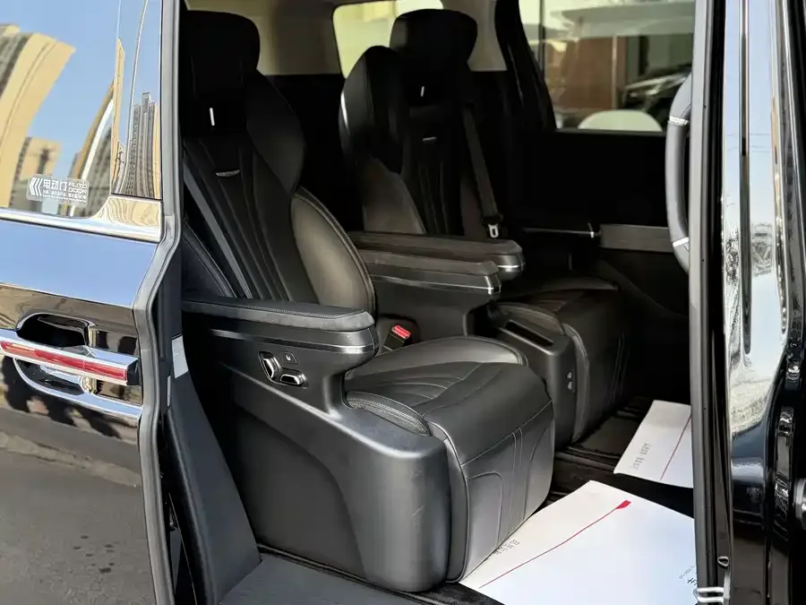 Hongqi HQ9 PHEV Hongqi HQ9 PHEV 2024 2.0T 4WD Business Edition 2024 — миниатюра 3