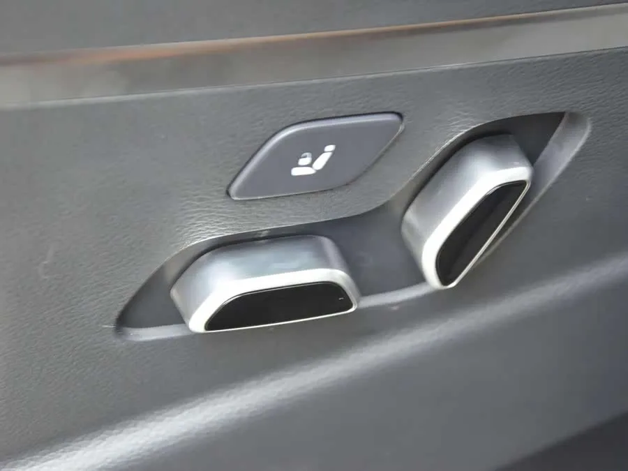 Hongqi HQ9 PHEV Hongqi HQ9 PHEV 2024 2.0T 4WD Business Edition 2025 — миниатюра 4