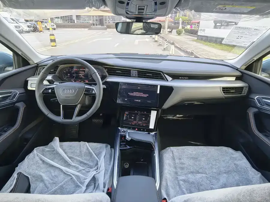 Audi e-tron 2021 50 quattro Luxury 2026 — миниатюра 3