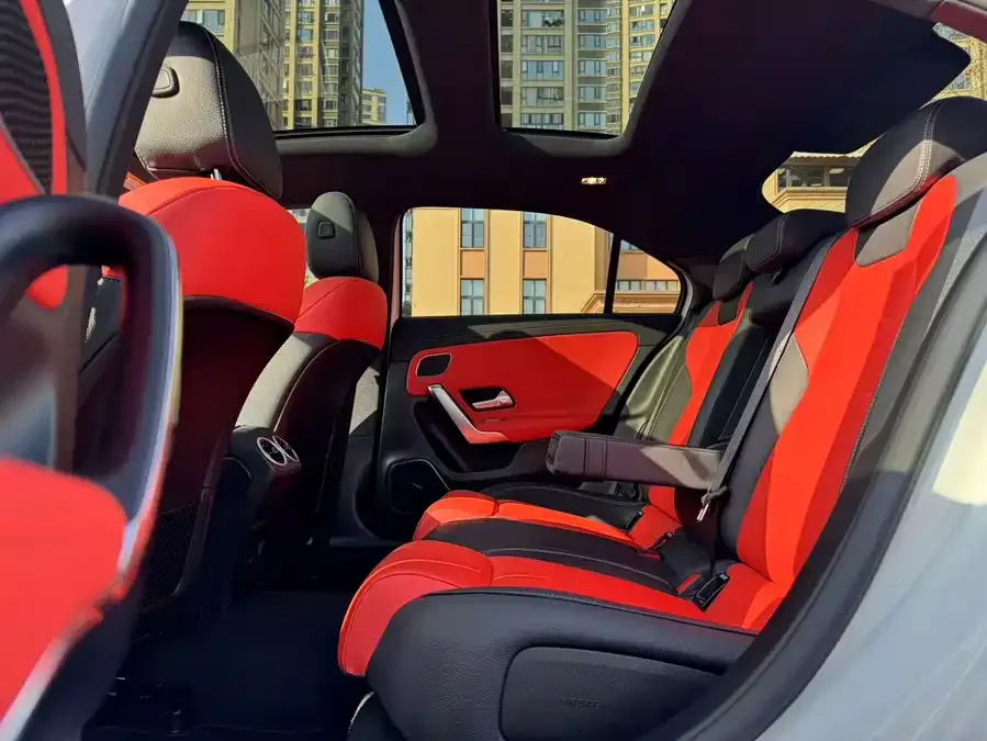 Mercedes-Benz A-Class AMG Mercedes-Benz A-Class AMG 2025 AMG A 35 L 4MATIC 2025 — миниатюра 4