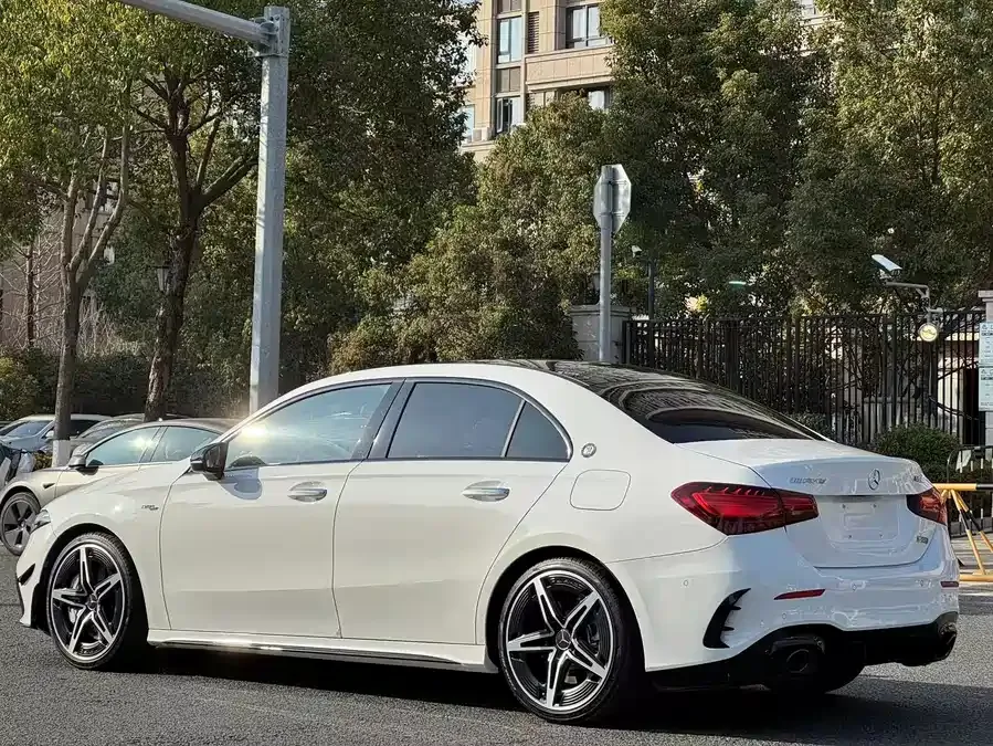 Mercedes-Benz A-Class AMG Mercedes-Benz A-Class AMG 2025 AMG A 35 L 4MATIC 2025 — миниатюра 5