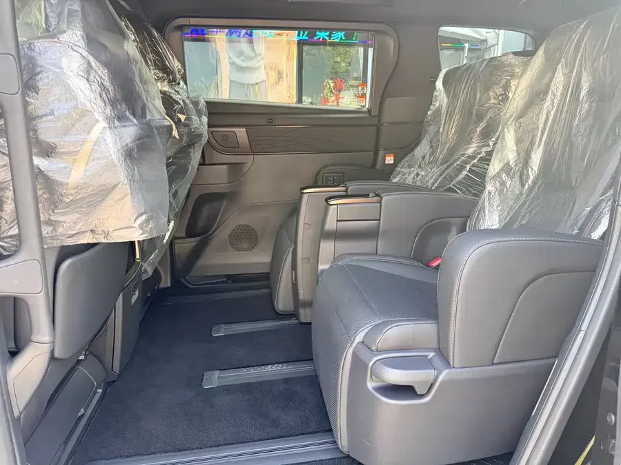Toyota Alphard Alphard 2025 Hybrid 2.5L Gold Edition 2025 — миниатюра 4